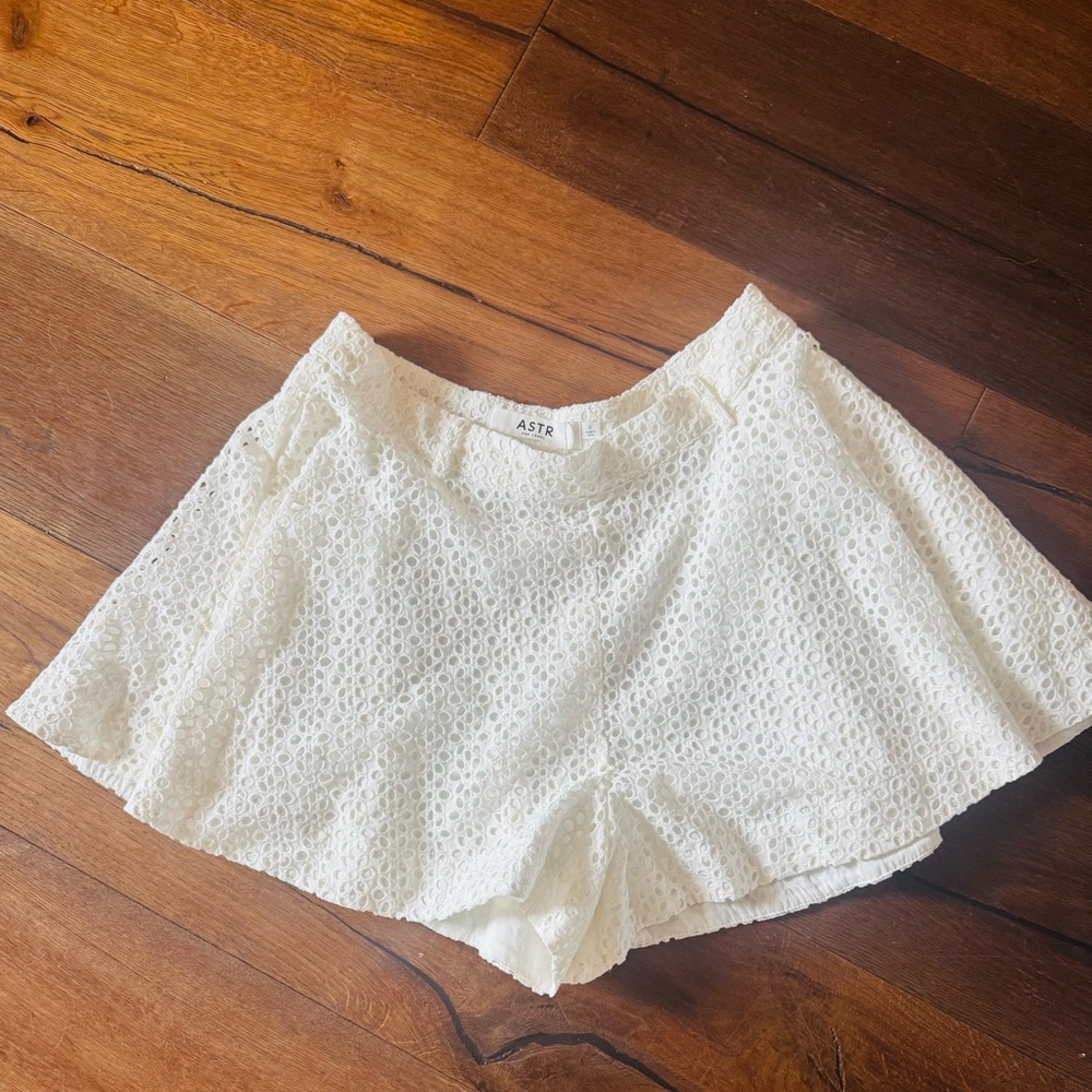 Astr White Eyelet Skorts - Picture 3 of 4